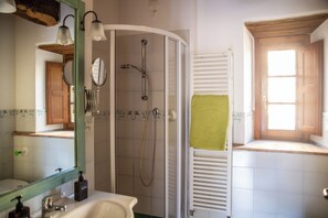 Apartment, Terrasse, Gartenblick | Badezimmer