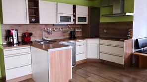 Fridge, microwave, oven, stovetop - Holiday Apartment for 10 People (145 m²) in Königsfeld (Königsfeld)