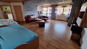 Iron/ironing board, WiFi, bed sheets - Holiday Apartment for 10 People (145 m²) in Königsfeld (Königsfeld)