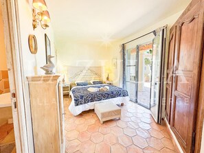 4 bedrooms, iron/ironing board, free WiFi, bed sheets - Villa Boucheron - 4 independent apartments - Sea view (Roquebrune-sur-Argens)