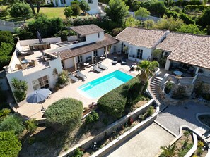 Outdoor pool, a heated pool - Villa Boucheron - 4 independent apartments - Sea view (Roquebrune-sur-Argens)