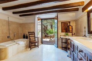 Shower, hair dryer, bidet, towels - Spacious 9-bedroom private villa with AC in lovely Sóller (Sóller)