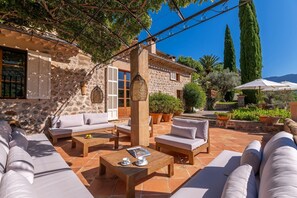 Terrace/patio - Spacious 9-bedroom private villa with AC in lovely Sóller (Sóller)