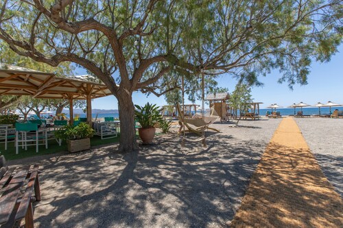 One Bedroom Beachfront Apartment with Sea View in Agia Galini