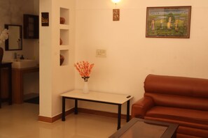 Villa de lujo, vista al jardín | Interior