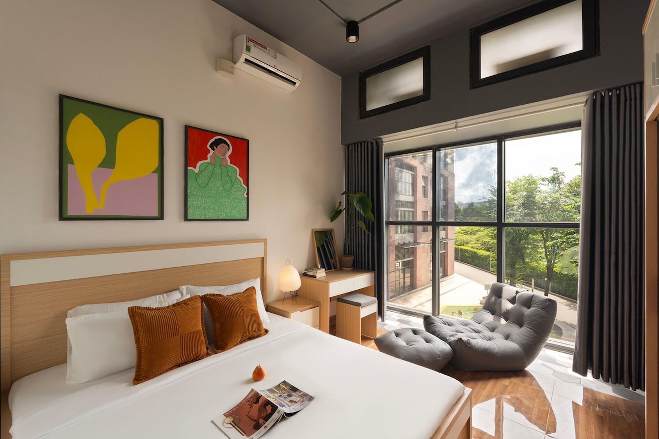 Apartamento superior, 1 quarto, sacada, vista para o jardim | Escrivaninha, cortinas blackout, quartos à prova de som
