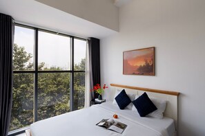Superior Studio, 1 Queen Bed, Private Bathroom | Desk, blackout curtains, soundproofing, iron/ironing board - Iconic Sun Avenue Saigon D2 Apartment  (Ho Chi Minh)
