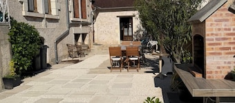 Charming French Country House with Pool & Cycling Greenway 🌿🚲