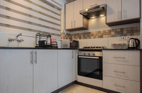 Private kitchen - ORAK - Quiet Living 1BR by Safari Park and USIU (Nairobi)