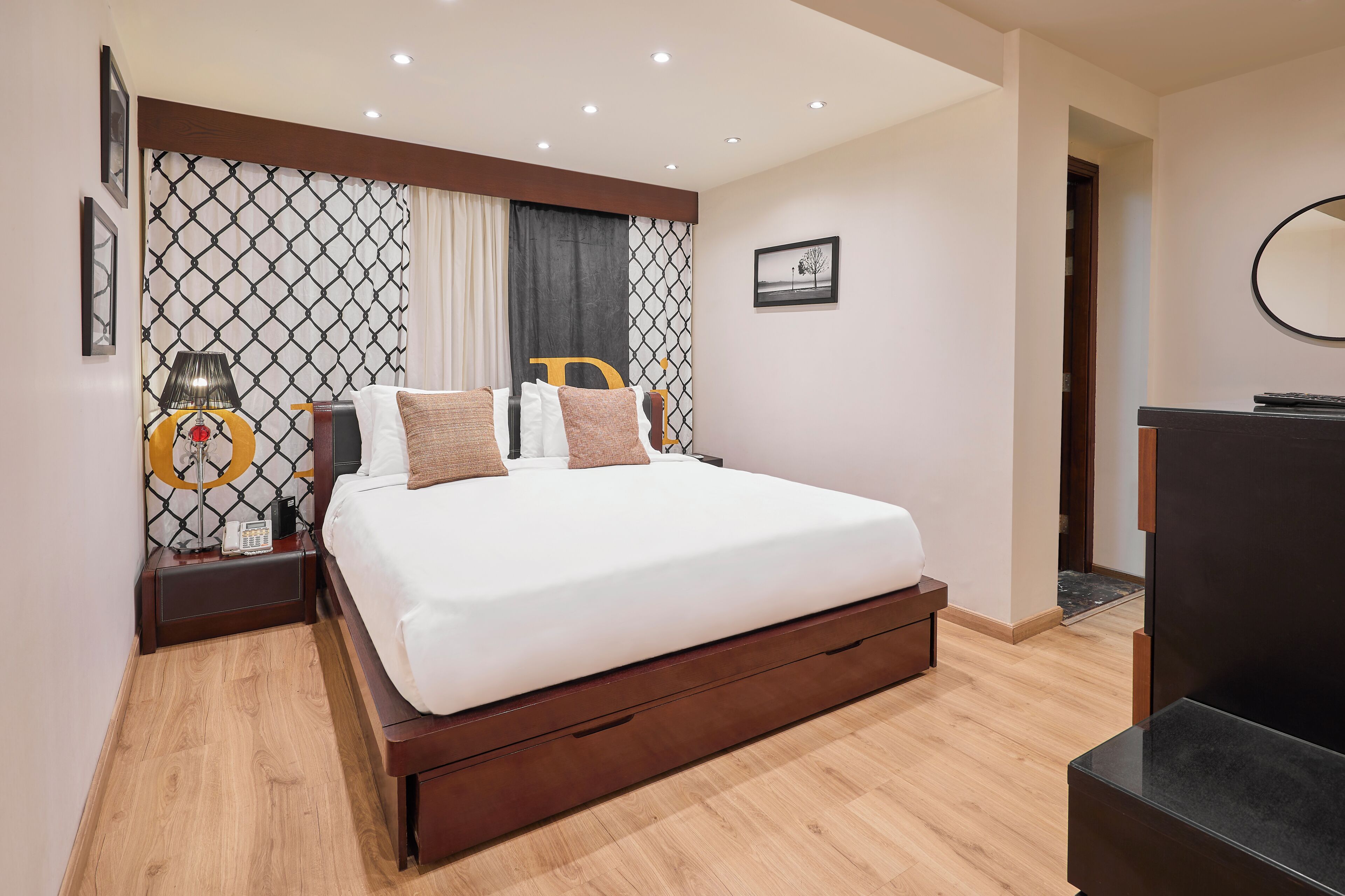 Deluxe Studio Suite, City View