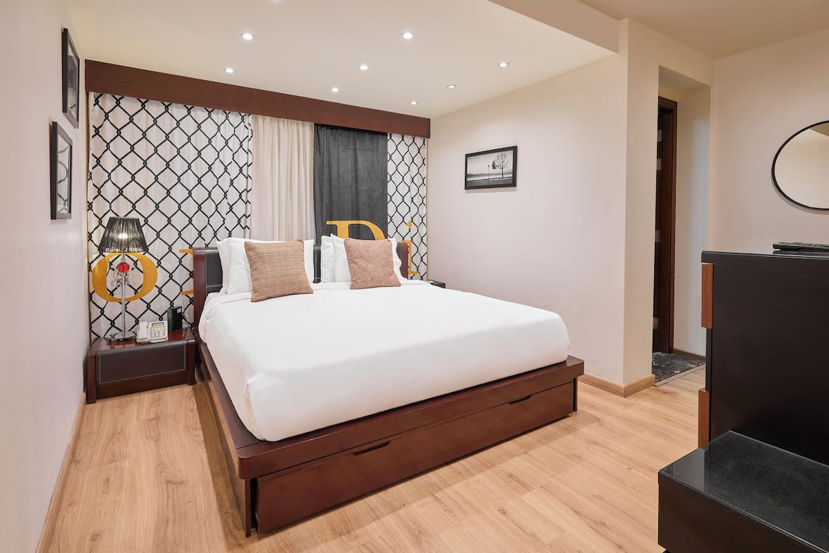 Deluxe Studio Suite, City View | In-room safe, blackout drapes, free WiFi