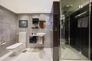 Comfort Studio Suite, City View | Bathroom - Golden Park Hotel (Cairo Governorate)