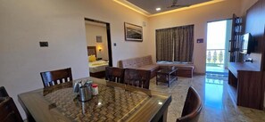 Deluxe Double Room, Patio, Mountain View | Dining - Sahyadri Studd Farm by Zen Nest (Mahabaleshwar)