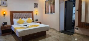 Deluxe Double Room, Patio, Mountain View | Free WiFi - Sahyadri Studd Farm by Zen Nest (Mahabaleshwar)