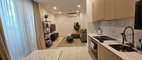 Refrigerador, microondas, horno y parrilla de estufa
