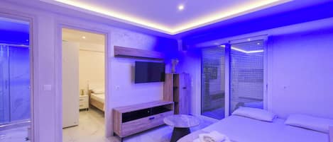WiFi, bed sheets