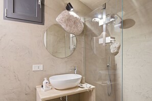 Shower, hair dryer, bidet, towels - Residenza Cittadella - Nido (Lonato del Garda)