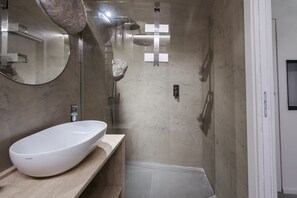 Dusche, Haartrockner, Bidet, Handtücher