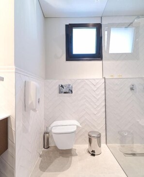 Superior Studio Suite, Balcony | Bathroom - Maestro St Lazar Apartments  (Larnaka)