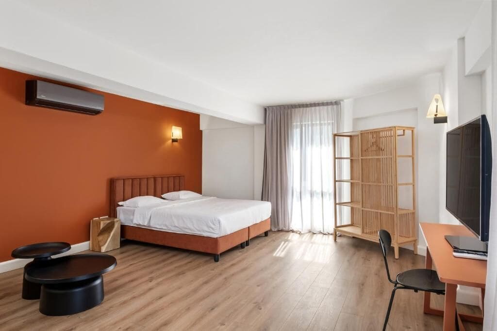 Apartamento família, sacada | Cofres nos quartos, cortinas blackout, quartos à prova de som
