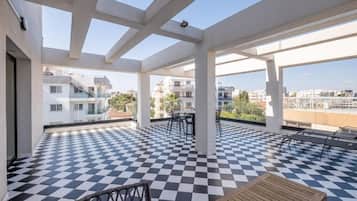 Superior Suite, Patio | Outdoor dining