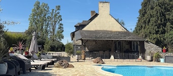 Charming estate with heated pool & private pond - Up to 16 people.