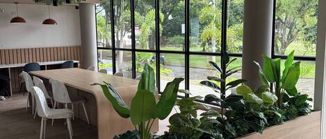 Apartment, 1 Bedroom, Accessible, Smoking | Dining