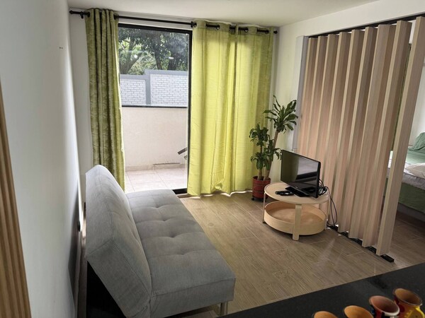 First Floor Loft Apartment In Southern Cali - Cali