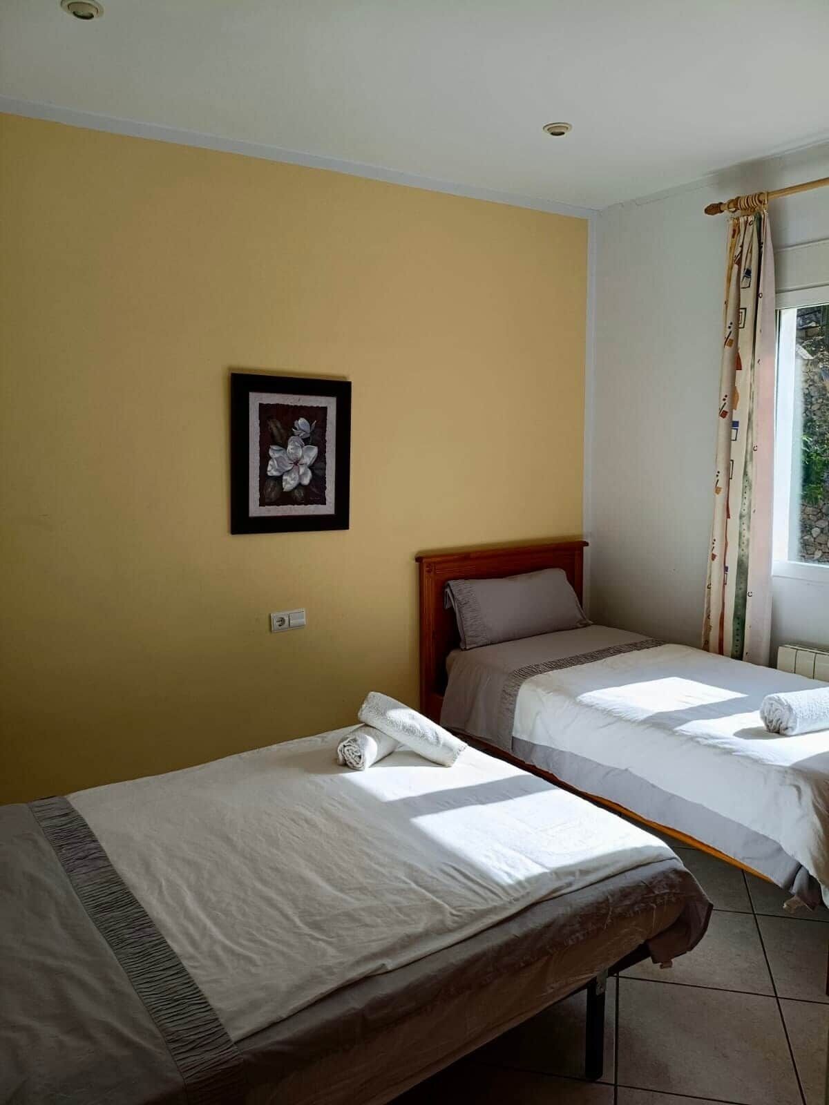 Iron/ironing board, WiFi, bed sheets