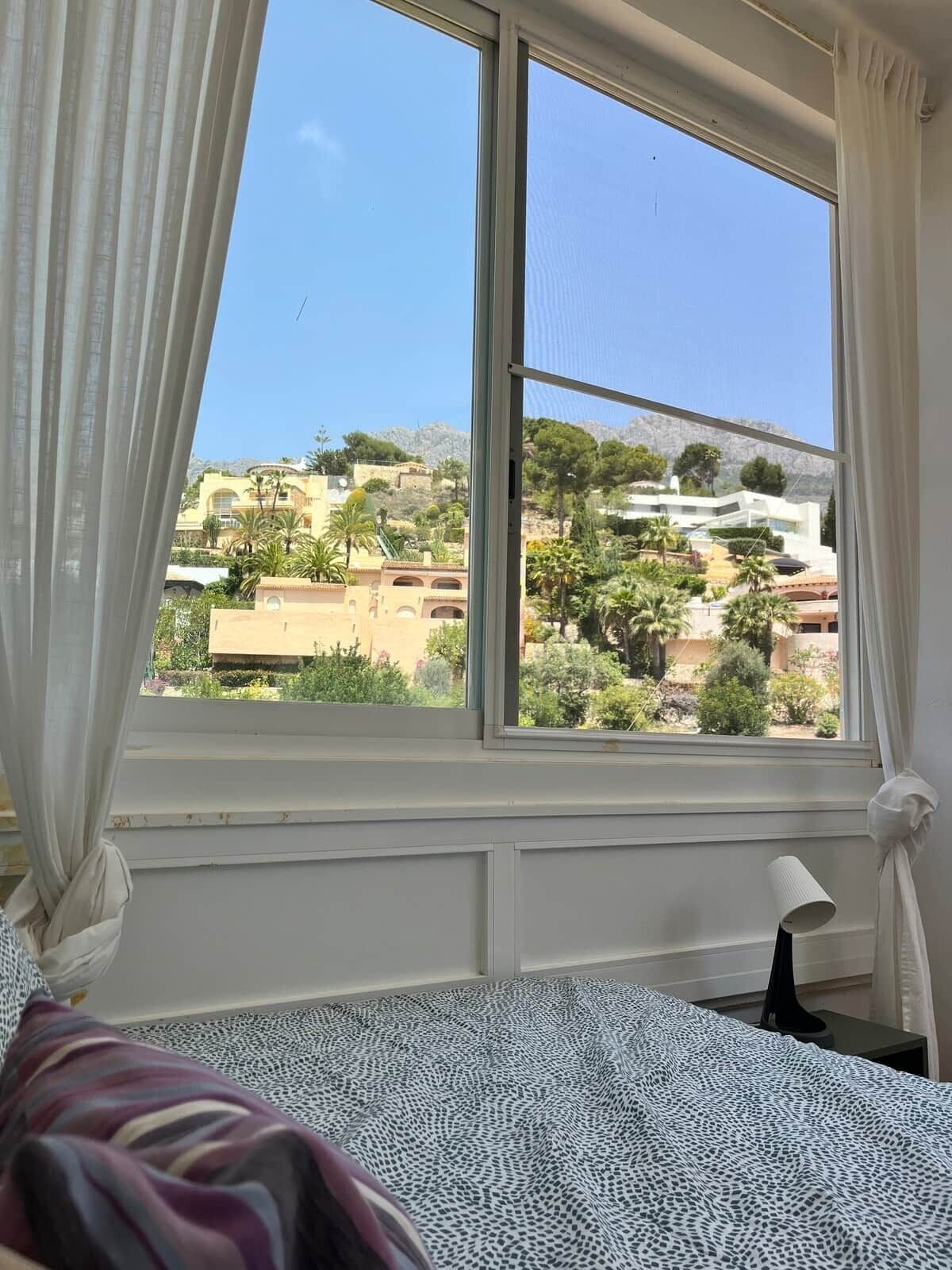 6 chambres, fer et planche à repasser, Wi-Fi, draps fournis