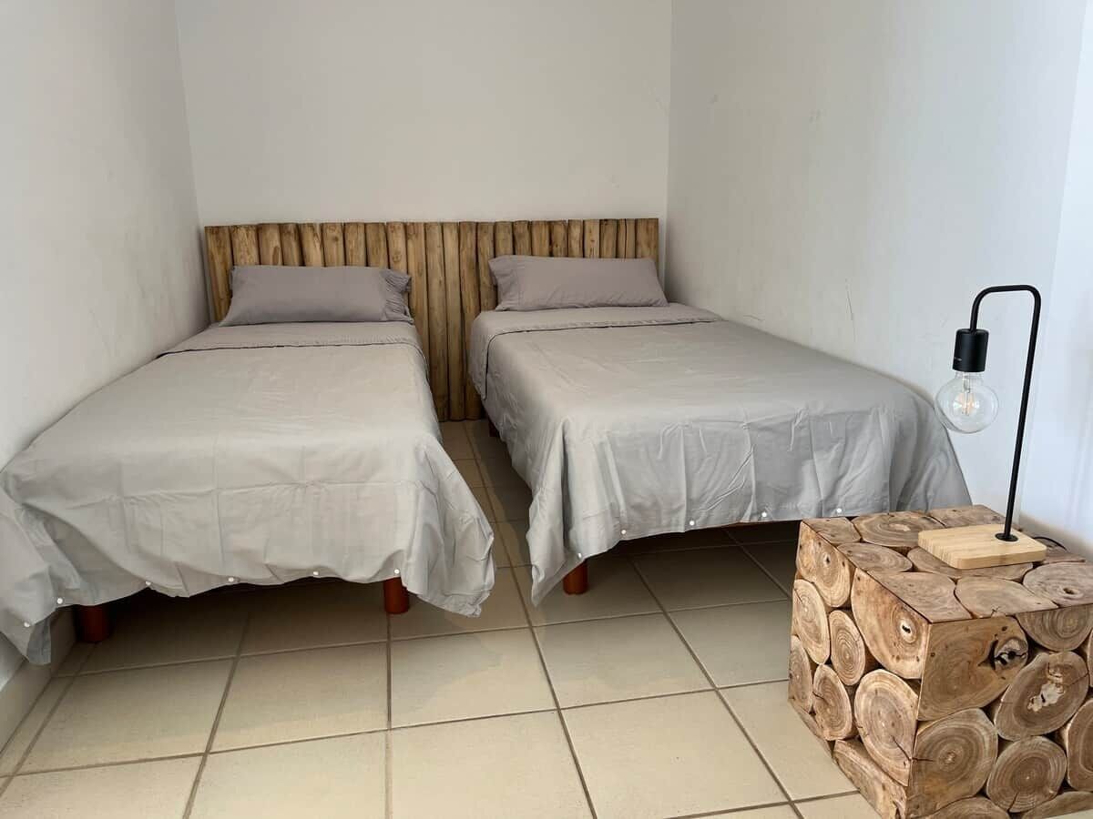 6 chambres, fer et planche à repasser, Wi-Fi, draps fournis