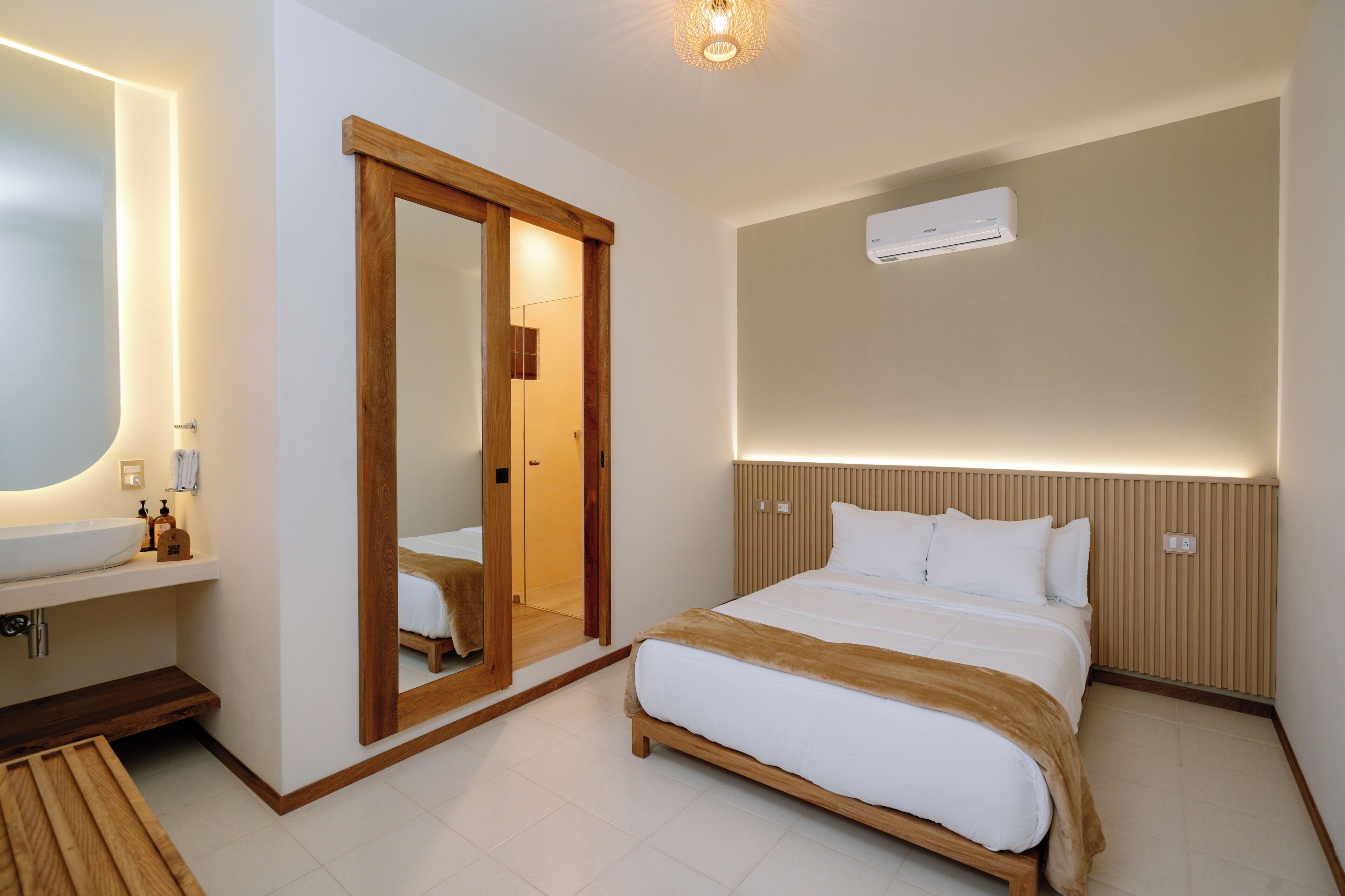 Free WiFi, bed sheets