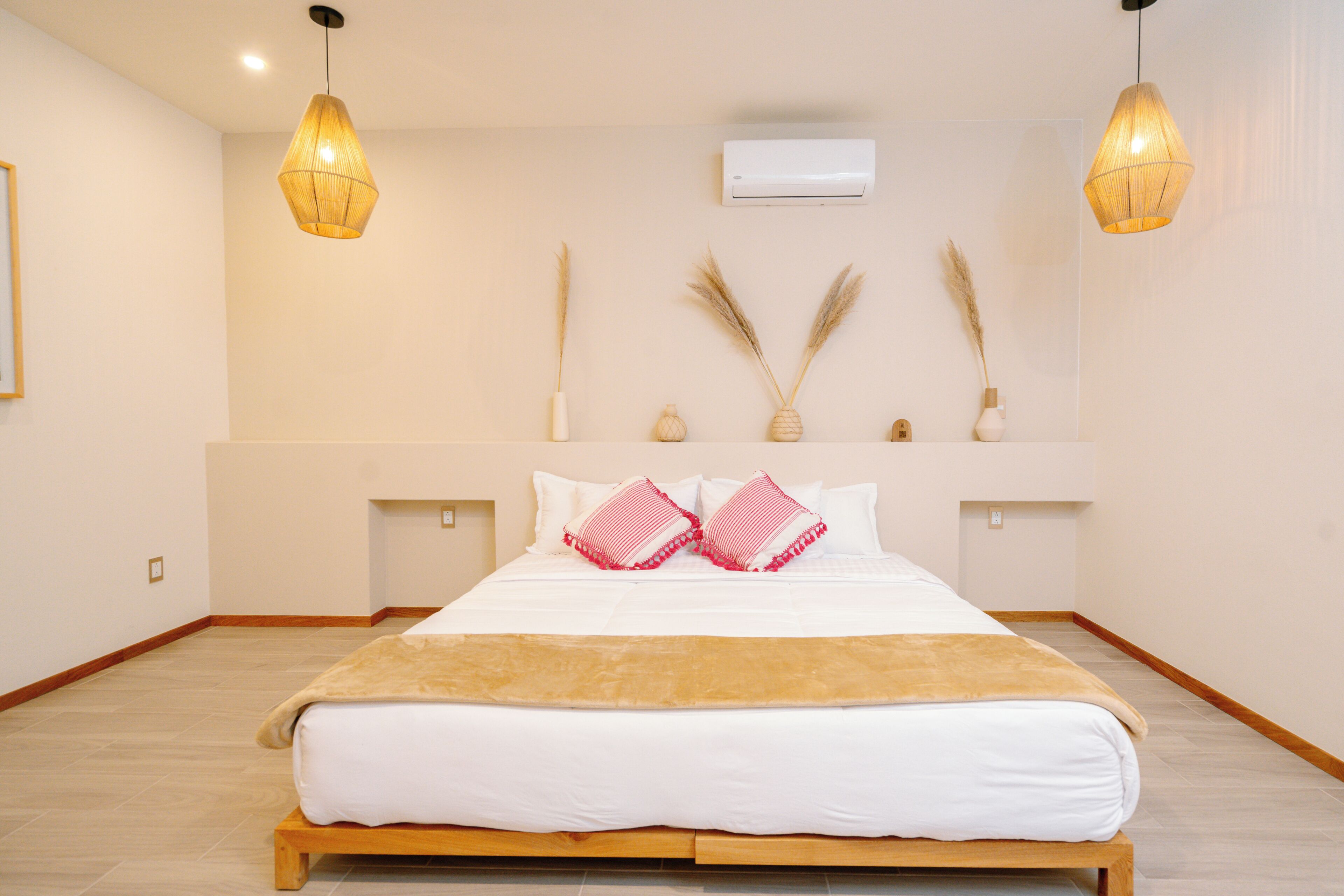 Deluxe Room | Free WiFi, bed sheets