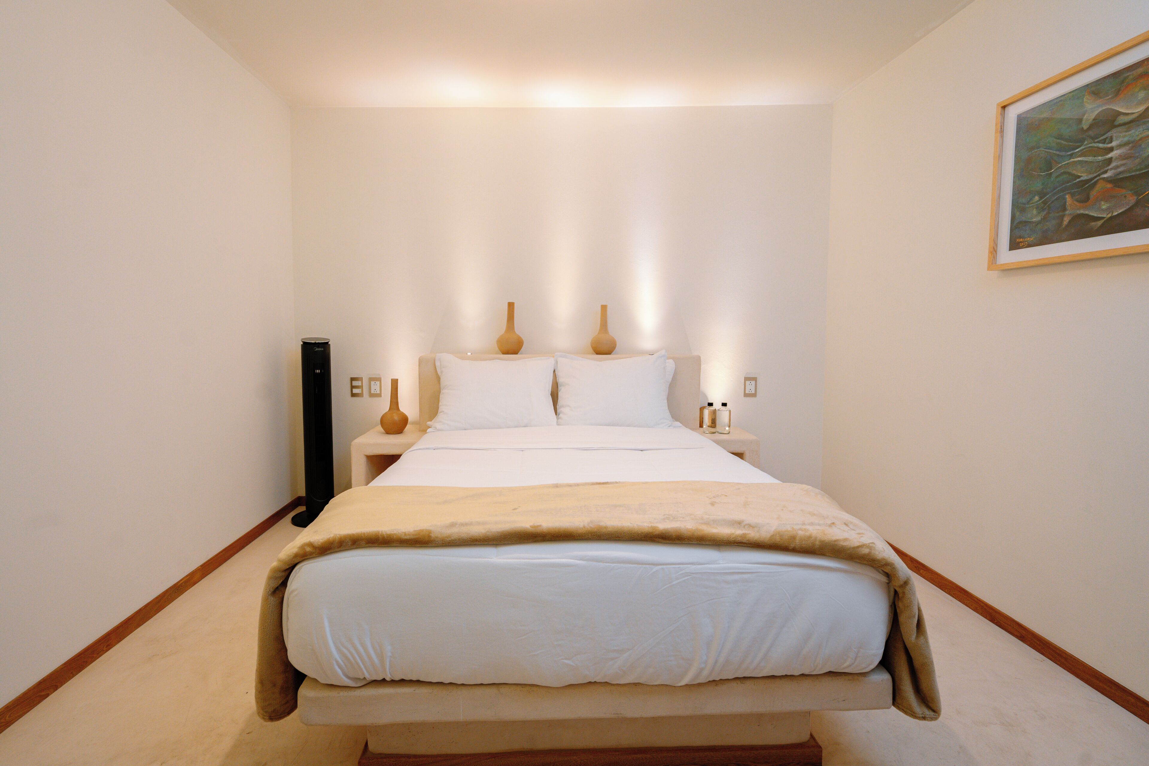 Comfort Room | Free WiFi, bed sheets