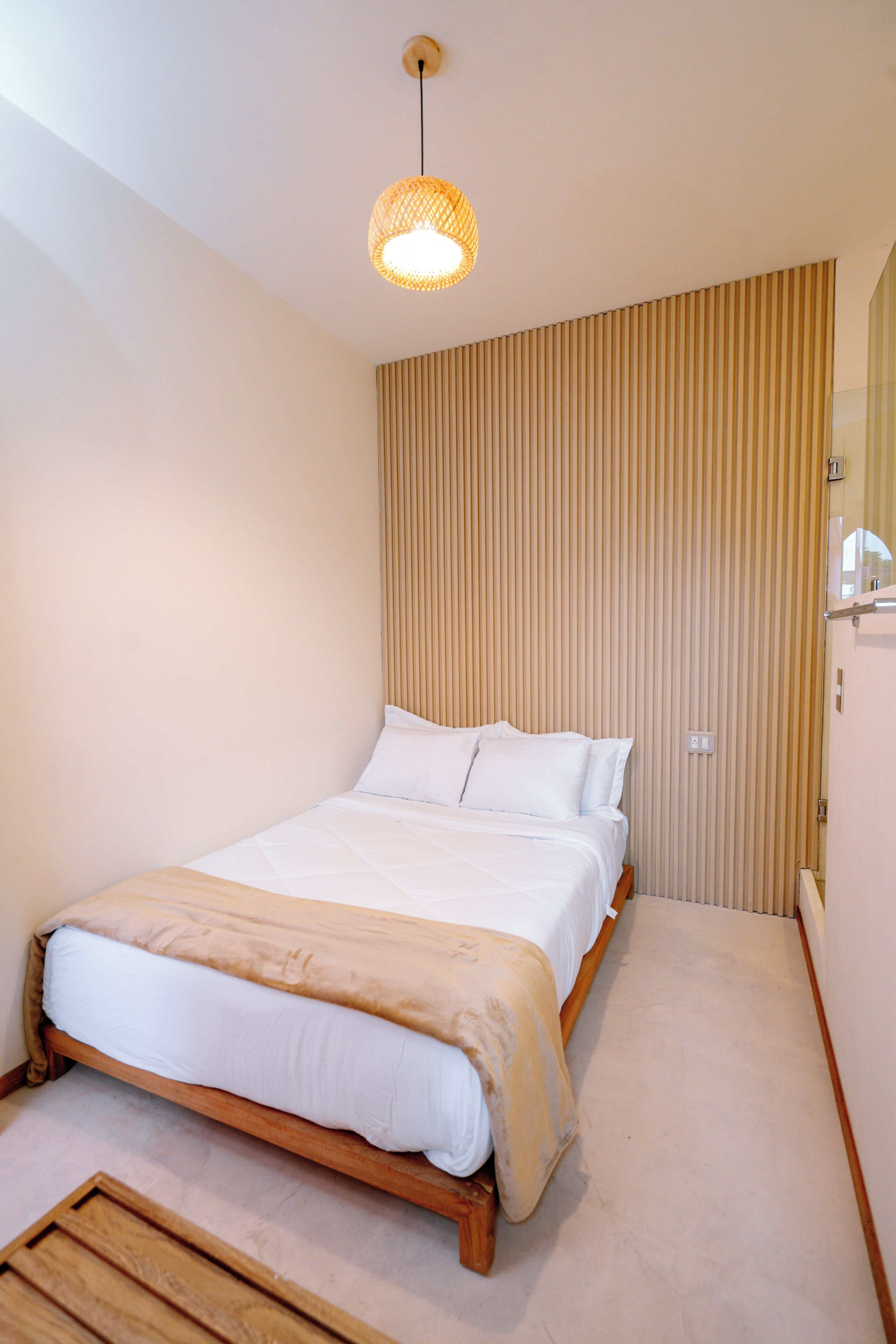 Comfort Room | Free WiFi, bed sheets