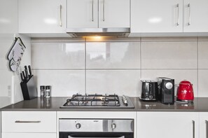Apartment | Private kitchen - Comfortable 2 Bed Stay With Parking (Melbourne)