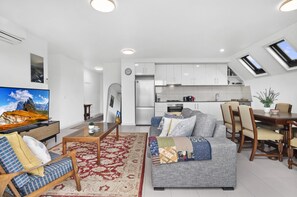 Apartment | Living room - Comfortable 2 Bed Stay With Parking (Melbourne)