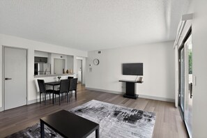 Interior - Modern 1-bedroom apartment in Lenexa (Lenexa)