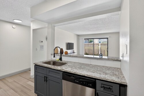 Modern 1-bedroom apartment in Lenexa