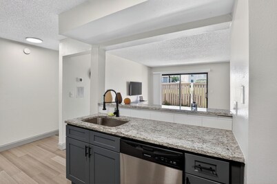 Modern 1-bedroom apartment in Lenexa