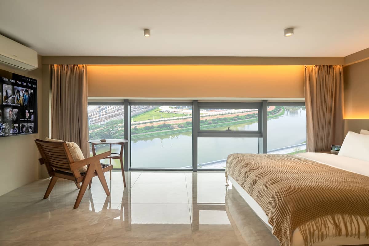 Habitación doble urbana, vista a la ciudad | Escritorio, espacio para trabajar con laptop y wifi gratis
