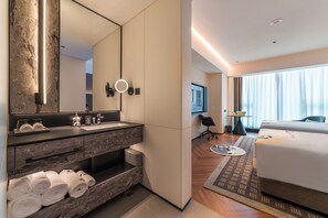 Habitación Confort con 2 camas individuales, vistas a la montaña | Minibar con artículos gratuitos, escritorio, cortinas opacas