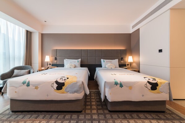 A hotel room with two beds, a sofa, a large window with curtains, and a patterned rug. - IntercityHotel Zhuhai Nanping Huafa (Zhuhai)