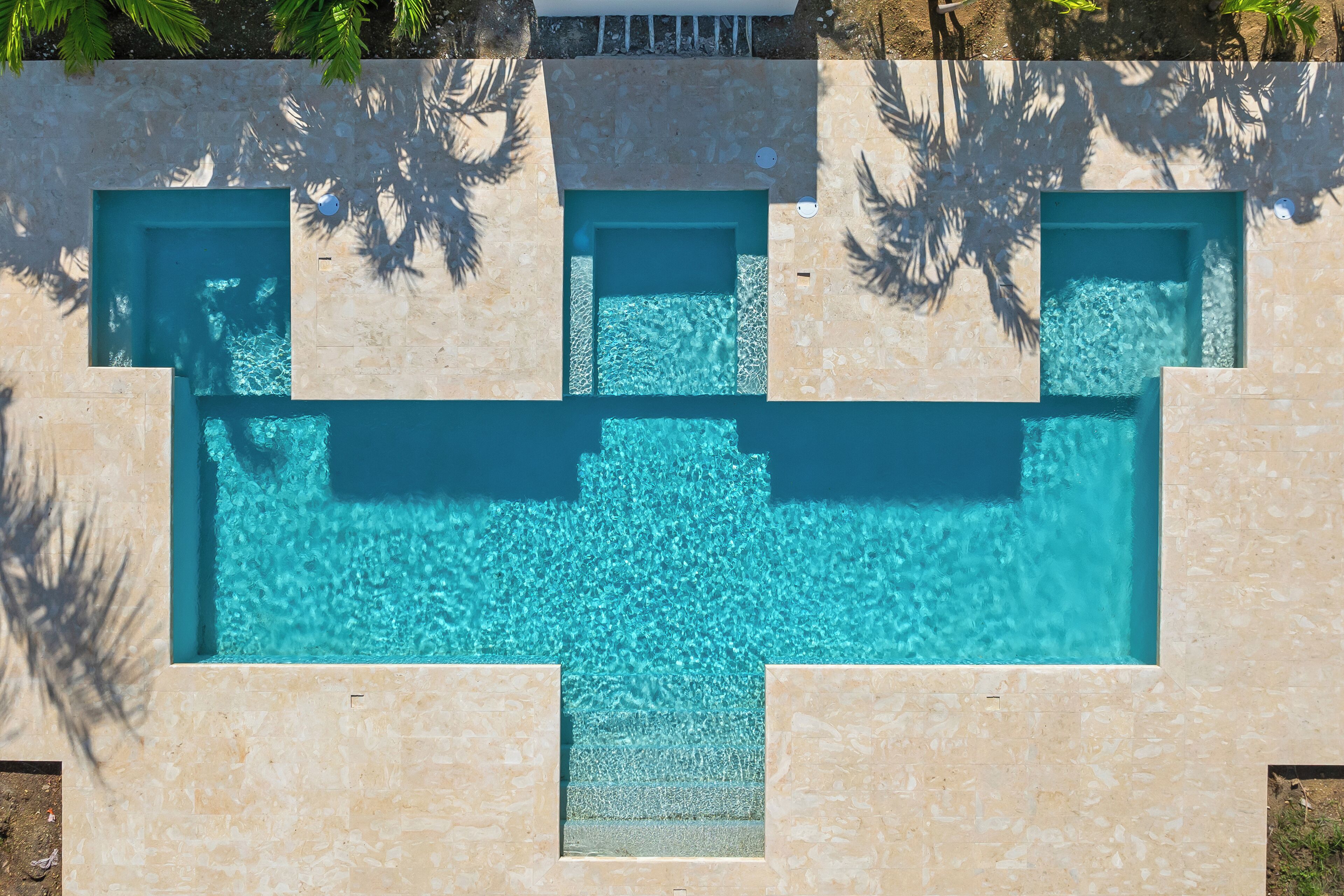 2 piscinas externas