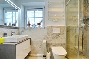 Shower, hair dryer - Seestern Residence Apartment 19 (Scharbeutz)