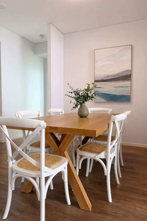 Dining - Luxury 3BR Coral Coast Home w/ Oceanfront (Cairns City)
