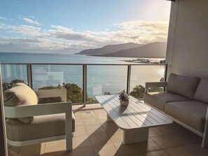 Property grounds - Luxury 3BR Coral Coast Home w/ Oceanfront (Cairns City)