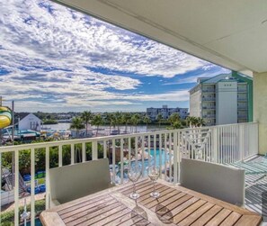 Outdoor dining - Spacious 2BR Condo at Harbourside Resort, Walk to Beach (Indian Rocks Beach)