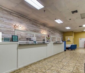 Lobby - Spacious 2BR Condo at Harbourside Resort, Walk to Beach (Indian Rocks Beach)