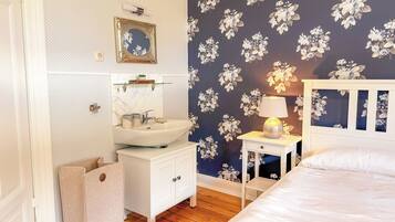 Iron/ironing board, travel crib, free WiFi
